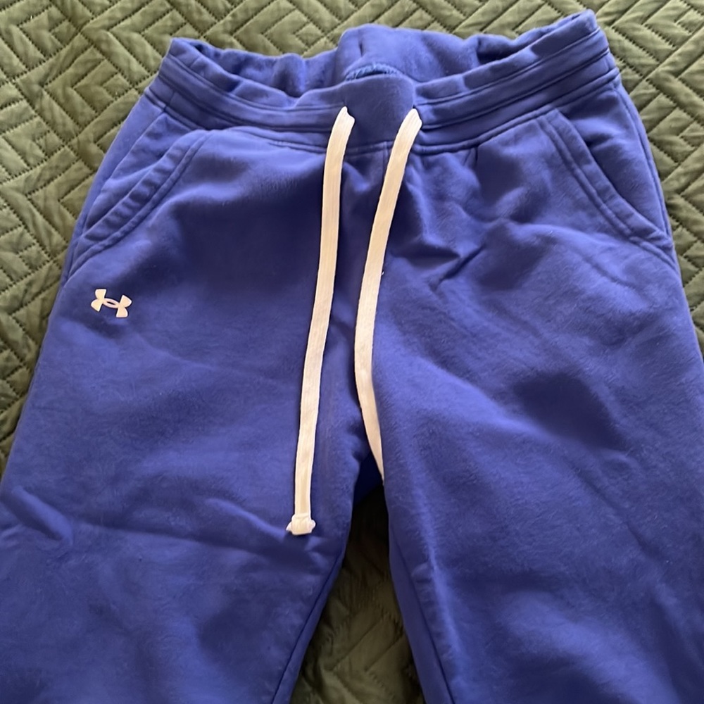 Under Armour joggers with pockets size small - Picture 2 of 4